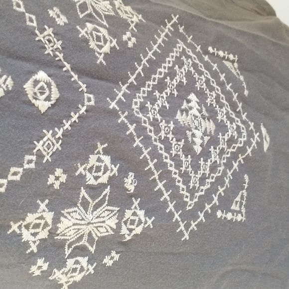 Johnny Was Embroidered Tee. - Picture 6 of 8